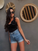 Czarne body z różą Lamilla.