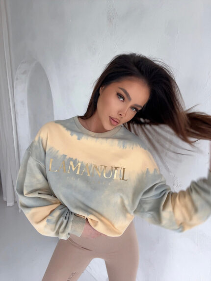 kobieca szafa, damska bluzka