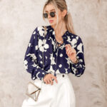 bluzka w granatowe kwiaty
