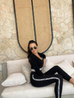 Czarne leginsy LaMilla z białym lampasem z logowaniem marki.