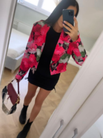 żakiet w różowe kwiaty