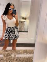 dopasowane body z elastycznego materiału