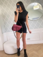 sukienka z regulacją długości przez boczne troczki