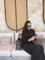 długie szerokie spodnie z krótkim topem