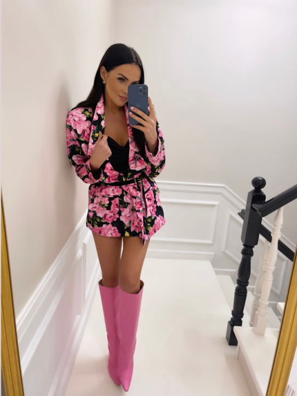 Długa marynarka w różowe kwiaty LaMilla.