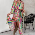 Maxi sukienka w kolorowe pasy Simplicity.