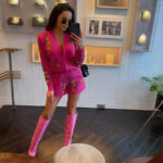 Różowy sweterkowy komplet w kwiaty LaMilla.