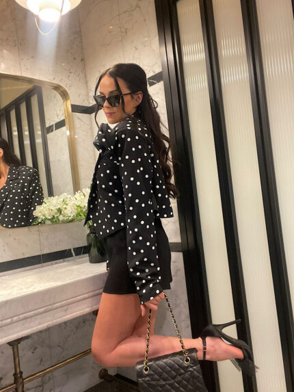 Czarna marynarka w białe grochy Lamilla.