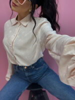 Bluzka z kołnierzykiem zapinana na guziki perełki Lamilla.