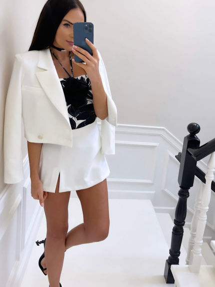 białe spodenki i marynarka Lamilla