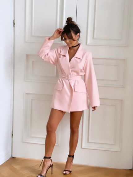 Różowa marynarka z ozdobnym paskiem Lamilla.