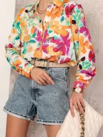 Koszula w kolorowe kwiaty marki Simplicity.