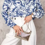 Koszula w biało niebieskie kwiaty Simplicity.