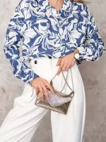 Koszula w biało niebieskie kwiaty Simplicity.