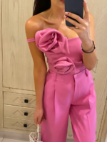 Różowy gorset z przyszywanymi kwiatami LaMilla.