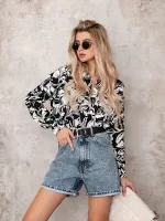 Koszula w czarno białym kolorze Simplicity.