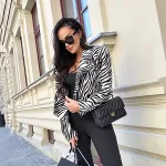 Marynarka z poduszkami na ramionach LaMilla.