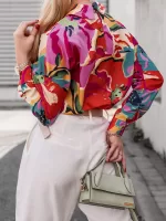 Bawełniana koszula zapinana na drewniane guziki Simplicity.