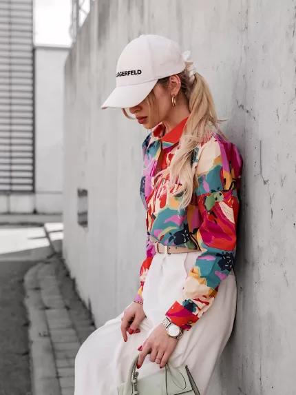 Koszula z długim rękawem w kolorowe wzory Simplicity.