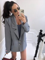 Szara marynarka zapinana na dwa guziki LaMilla.