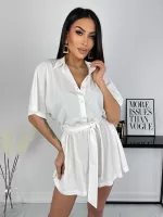 Biały kombinezon polskiej produkcji Lola.