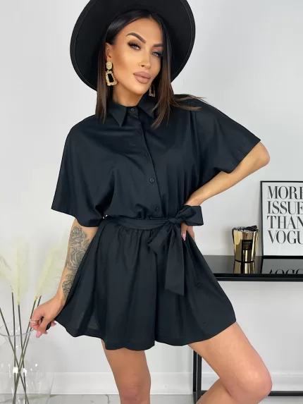 Czarny kombinezon z polskiej marki Lola.