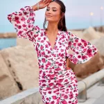 Mini sukienka w czerwone róże Roco Fashion.