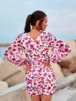 Szyfonowa mini sukienka w kwiaty Roco Fashion.