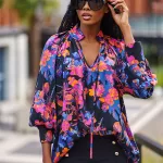 Wiskozowa bluzka w kolorowe kwiaty Lola.