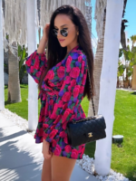 Kolorowy kombinezon w kwiaty, wiązany w pasie LaMilla.