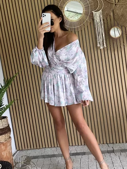 Oversizowy kombinezon imitujący sukienkę LaMilla.