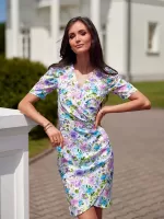 Dopasowana, mini sukienka w kwiaty polskiej produkcji Roco Fashion