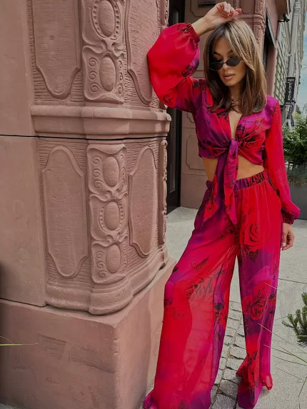 Długie spodnie z wiązaną bluzką w kwiaty LaMilla