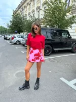 Czerwona bluzka z poduszkami na ramionach LaMilla