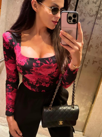 Body w różowe kwiaty LaMilla