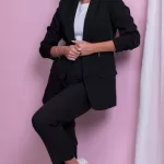 Marynarka polskiej produkcji z rękawem 3/4.