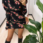 Dopasowana sukienka w kwiaty LaMilla