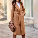 Kamelowy płaszcz polskiej produkcji