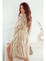 Długi wiązany sweter w kolorach beżowych