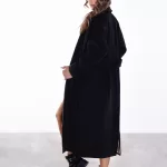 Czarny długi płaszcz wełniany