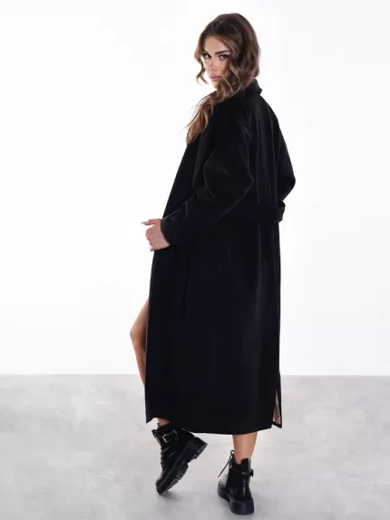 Czarny długi płaszcz wełniany