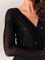 Cekinowa dopasowana sukienka polskiej produkcji