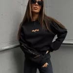 Logowana bluza w czarnym kolorze La Manuel