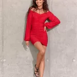 Czerwona dopasowana mini sukienka w kolorze czerwonym z brokatem