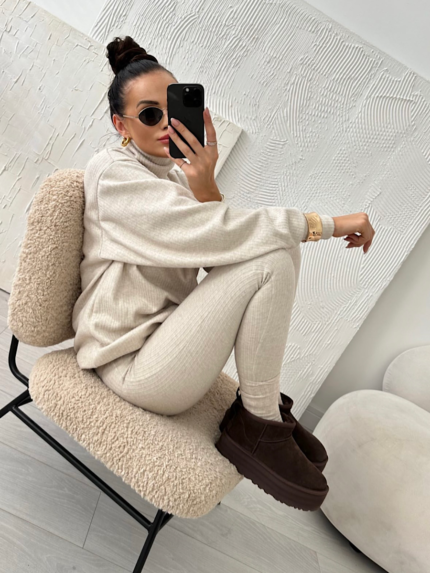 Komplet w jasnym beżu polskiej marki LaMilla