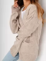 Beżowy sweter z kieszeniami