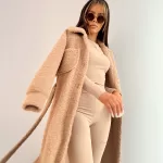 Beżowy długi płaszcz teddy bear La Manuel.