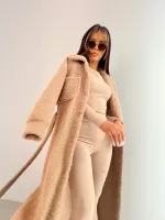 Beżowy długi płaszcz teddy bear La Manuel.