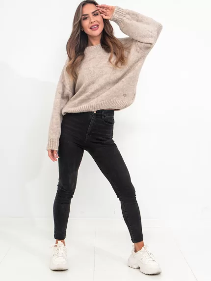 Beżowy sweter z bufiastymi rękawami