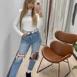 Biały golfik z poduszkami na ramionach LaMilla